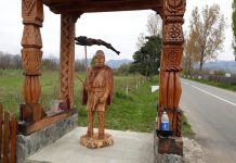 Intrarea în comuna Polovragi, ”păzită” de daci