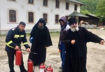 Nu lăsați lumânări aprinse nesupravegheate. Recomandările pompierilor!