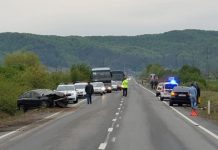 Tânăr rănit, mașini avariate