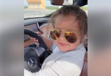 Cum conduce o fetiță de 5 ani