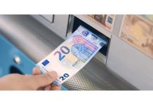 Românii care lucrează în străinătate vor putea transfera bani fără comisioane bancare