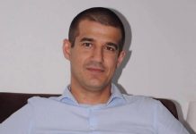 Primăria a devenit teren de fotbal! Messi de Târgu Jiu se faultează singur