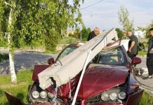 A rupt stâlpul de beton