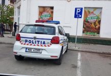 Mașină a poliției, parcată pe locul persoanelor cu handicap