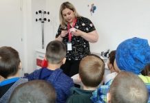 CEI MICI ÎN VIZITĂ LA STOMATOLOG