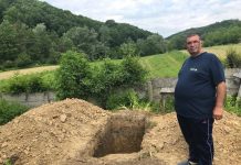 Înmormântat după opt zile de la deces din cauza neînțelegerilor dintre medici