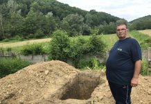 Au făcut pomana, dar nu au îngropat și mortul! Groapa e goală!