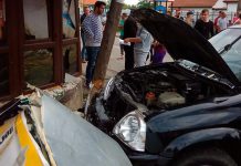 Un târgujian care stătea în fața unui magazin, lovit de o maşină intrată pe trotuar