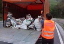 Munți de gunoaie în urma turiștilor veniți în Gorj