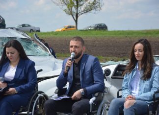 Ștefan Mandachi, afaceristul care a construit primul metru de autostradă din Moldova, conferință de presă în scaun cu rotile, alături de victime ale accidentelor rutiere