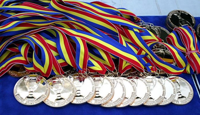 Trei olimpici susțin că au fost umiliți la o festivitate de premiere în Gorj. Li s-a cerut să plece din sală, pe motiv că „nu se află pe liste”!