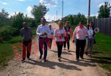 Ponta defilează, la Albeni, cu ipochimenul sinistru Stan! Primarul face campanie partidului cu angajații primăriei și cu un rudar de la ajutorul social