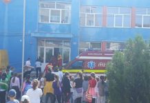 Copil rănit la o şcoală după ce o bucată de tencuială i-a căzut în cap. FOTO