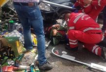 Un șofer a scăpat bolidul de sub control, a accidentat un pieton de pe trotuar și a făcut praf un magazin