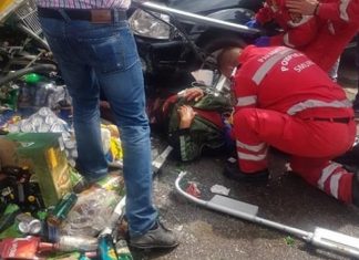 Un șofer a scăpat bolidul de sub control, a accidentat un pieton de pe trotuar și a făcut praf un magazin