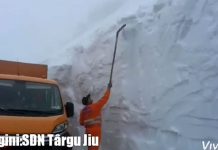 VIDEO: Imagini de pe Transalpina. Stratul de zăpadă ajunge la patru metri
