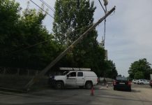 Foto: Pericol iminent la intrarea pe strada Narciselor