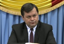 Plouă în hala agroalimentară din Piața Centrală. Comercianții vor să plece