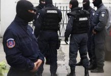 Zeci de perchiziții la suspecți de contrabandă cu tutun și alcool