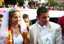 Invitaţii la nunta de un milion de euro au văzut cearşaful însângerat