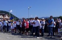 ACUM. FOTO. Protest pentru o fetita de 8 ani!