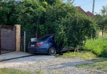 Femeie pe bicicletă acroșată de o mașină! Victima transportată de urgență la spital!