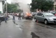O mașină a luat foc într-o parcare din Târgu Jiu! FOTO