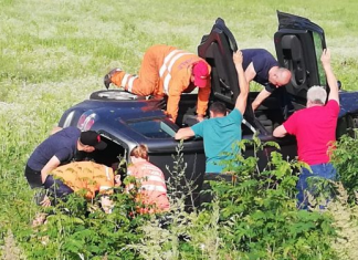 Un tânăr din Gorj a murit pe loc, după ce s-a răsturnat cu maşina pe un câmp