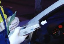 Pericol pe drumurile publice. O femeie și mai mulți bărbați, băuți la volan