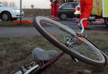Un bărbat s-a rănit după ce a căzut beat cu bicicleta