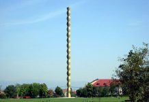 Ansamblul monumental „Calea Eroilor“, în stare precară de conservare