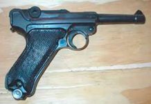 Tânăr reţinut după ce a tras cu pistolul spre un jandarm și un polițist