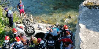 Accident grav în Gorj. Trei oameni au murit, după ce mașina lor a căzut în râu