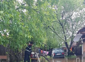 Zeci de gospodării inundate la Târgu Jiu în această dimineaţă