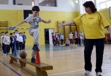 Fără note la orele de sport! Evaluarea elevilor s-ar putea face prin calificative