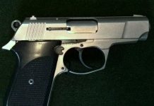 Un șofer a tras cu pistolul spre un polițist și un jandarm