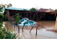 Curtea Poliției Tismana a fost inundată! Trei autospeciale, blocate în apă