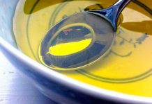 De ce e bine să iei o linguriță de ulei de măsline pe stomacul gol