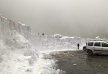 Zăpadă de trei metri la Bâlea Lac. Turiștii, în sandale