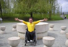 Vezi în ce partid s-a înscris cântărețul în scaun cu rotile, Robert Gavrilescu