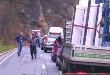 Autorităţile se joacă de-a restricţiile rutiere prin Defileul Jiului