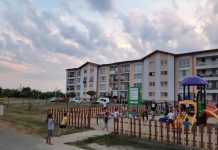 „Stau la coadă să se dea într-un leagăn”, se întâmplă în Cartierul Narcise din Municipiul Târgu Jiu.