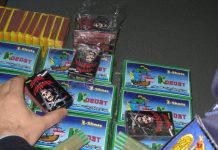 Materiale pirotehnice expuse spre vânzare în târgul de la Arcani