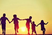 Veazi cum îi ferești pe copii de bolile verii!