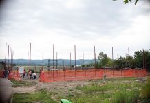 Terenul sintetic din orașul Turceni, în linie dreaptă. S-au început lucrările la unul din cele patru care vor fi construite