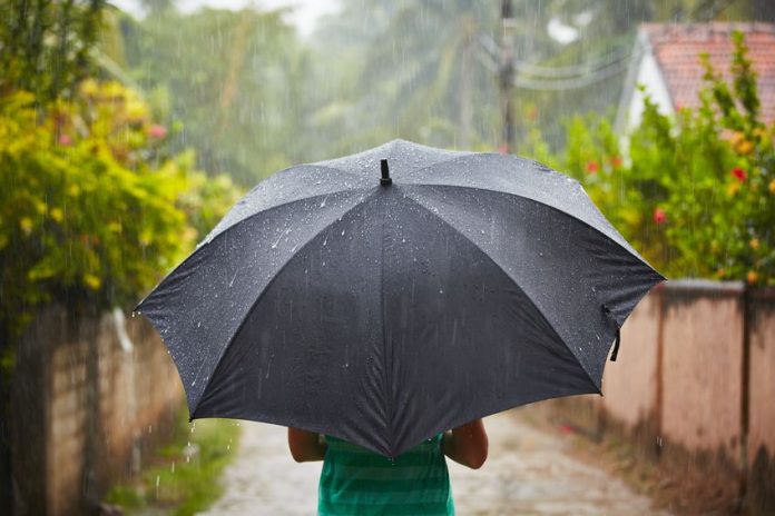 Cod galben de vreme instabilă în 17 judeţe, până marţi la ora 22:00. Caniculă în restul ţării, între 27 şi 29 august