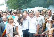 Baie de mulţime pentru Băsescu la Tismana