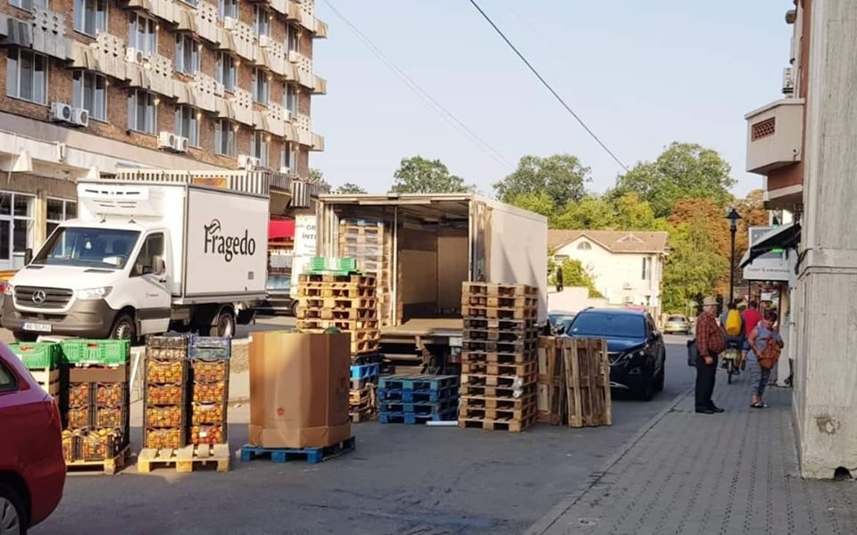 Supermarket amendat pentru că a blocat Calea Eroilor din Târgu Jiu