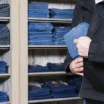 Două tinere au furat haine pentru copii de 2.000 de lei