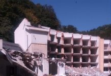 FOTO Incredibil în ce stare a ajuns motelul de la Tismana, mândria localității http://feedproxy.google.com/